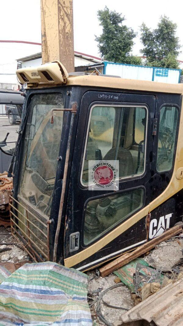 Кабина экскаватора Caterpillar 330B Кабина экскаватора Caterpillar 330B