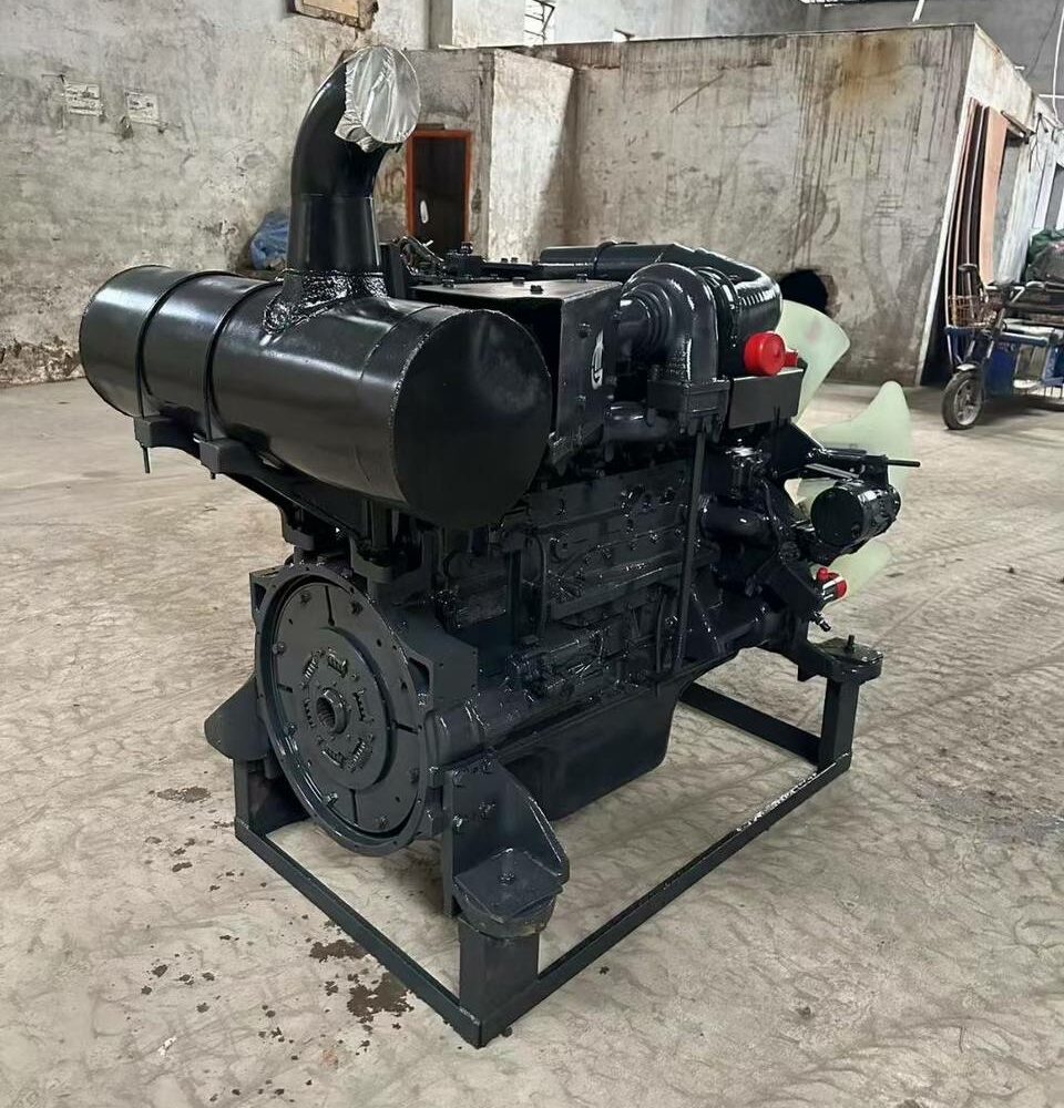 Двигатель Komatsu SAA6D125E-3 Двигатель Komatsu SAA6D125E-3
